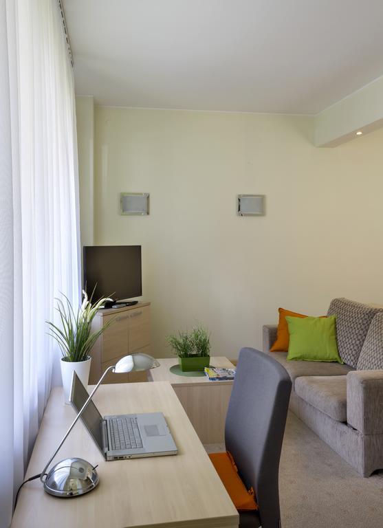 Apartamenty Media Park Warszawa Exteriör bild